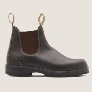 Dark brown blundstones. Size 7. Super comfortable.